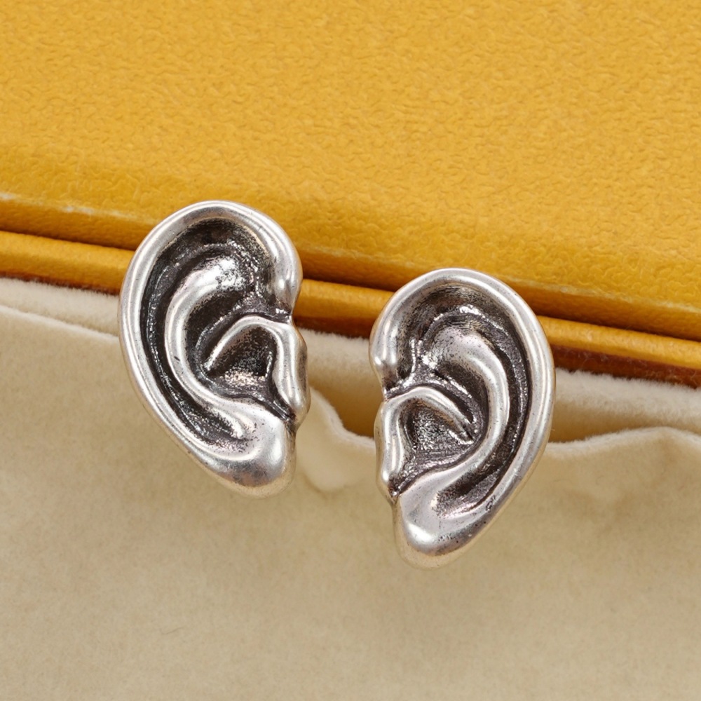 FENDI EAR-SHAPED STUD EARRINGS