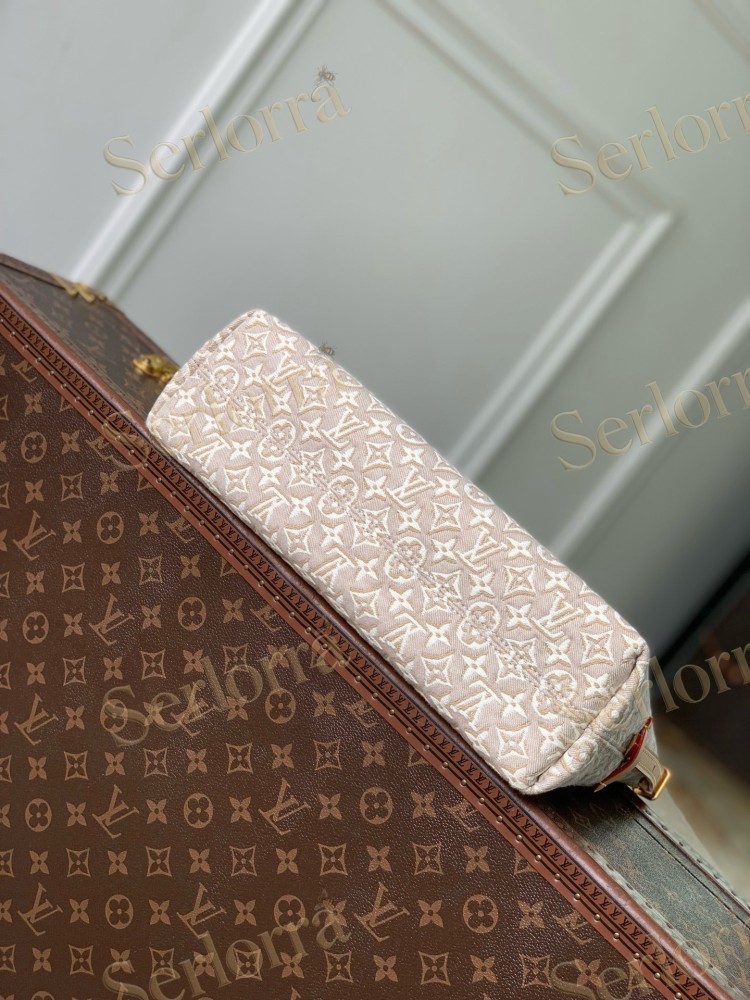 LOUIS VUITTON CARRYALL EAST-WEST MONOGRAM EMBLÈME