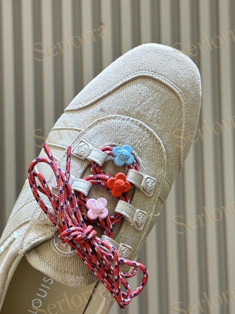 LOUIS VUITTON OFF-WHITE MONOGRAM LV V-SIGNATURE LOW TOP SNEAKERS