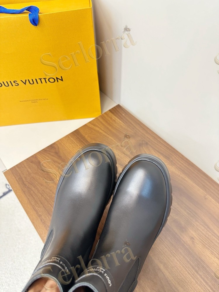 LOUIS VUITTON CHELSEA ANKLE BOOTS