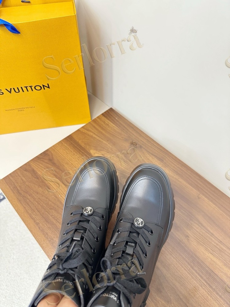 LOUIS VUITTON CHELSEA ANKLE BOOTS
