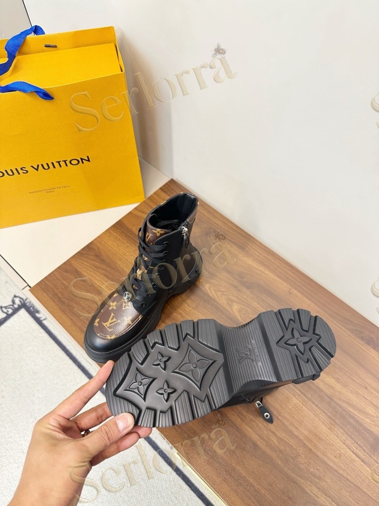 LOUIS VUITTON CHELSEA ANKLE BOOTS
