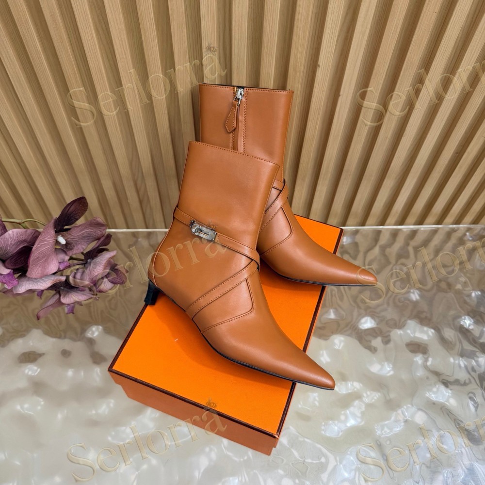 SERLORRA CALFSKIN KELLY BUCKLE POINTED‑TOE KITTEN‑HEEL ANKLE BOOTS