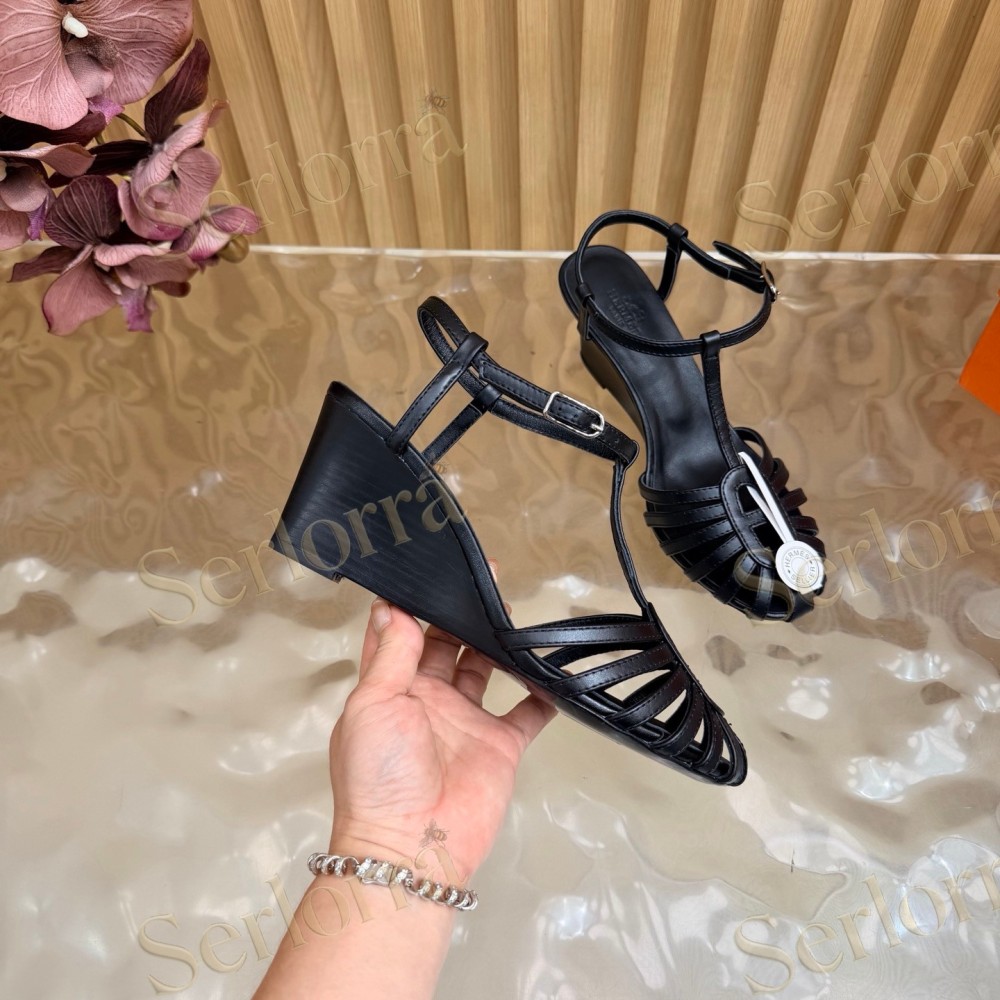 HERMÈS LEATHER CUTOUT WEDGE-HEEL ROMAN SANDALS