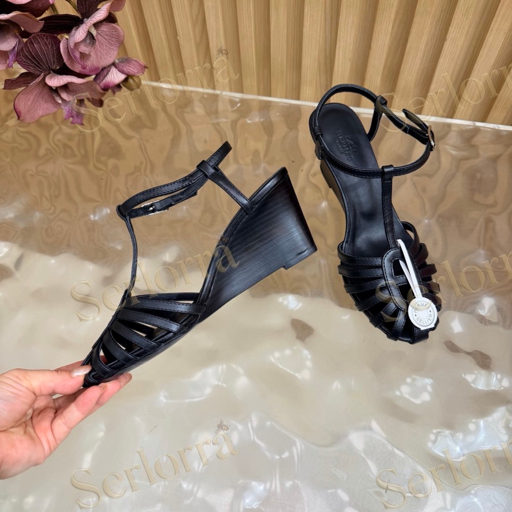 HERMÈS LEATHER CUTOUT WEDGE-HEEL ROMAN SANDALS