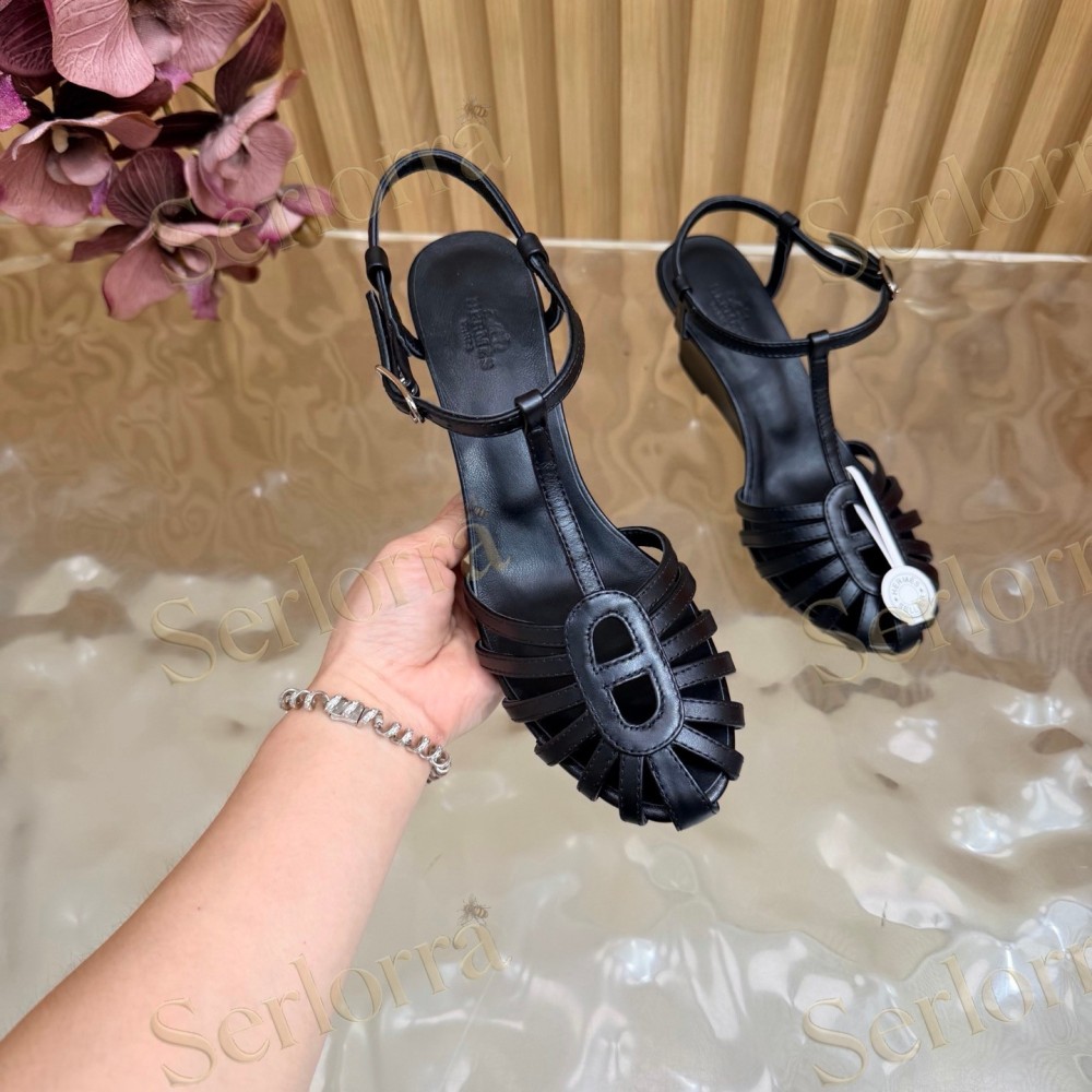 HERMÈS LEATHER CUTOUT WEDGE-HEEL ROMAN SANDALS