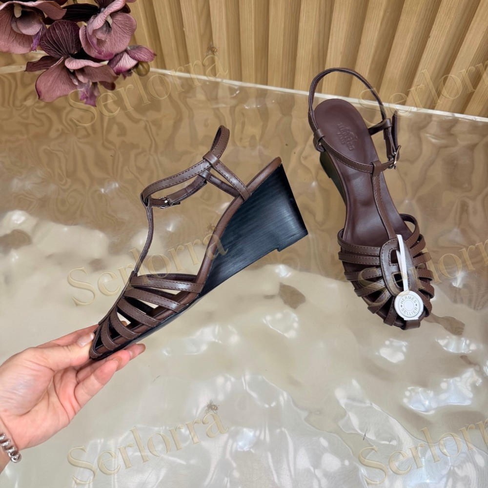 HERMÈS LEATHER CUTOUT WEDGE-HEEL ROMAN SANDALS