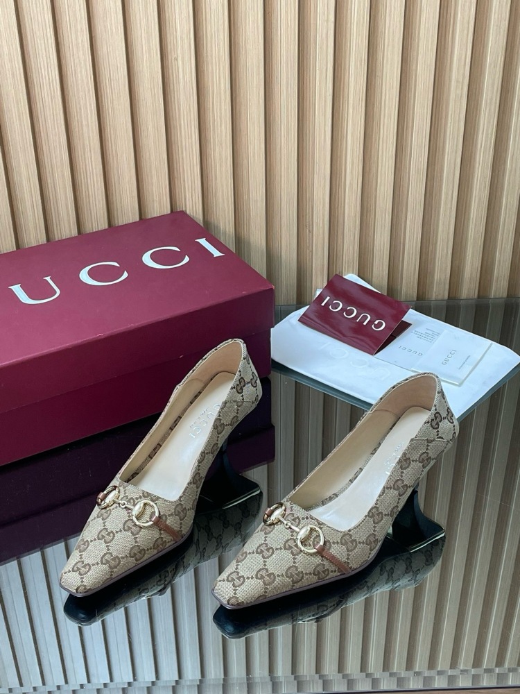 GUCCI HORSEBIT GG CANVAS POINTED TOE KITTEN HEEL PUMPS