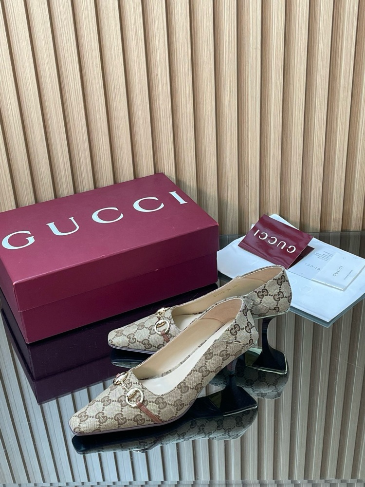 GUCCI HORSEBIT GG CANVAS POINTED TOE KITTEN HEEL PUMPS