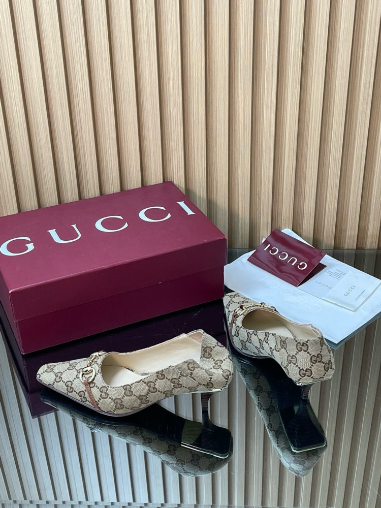 GUCCI HORSEBIT GG CANVAS POINTED TOE KITTEN HEEL PUMPS