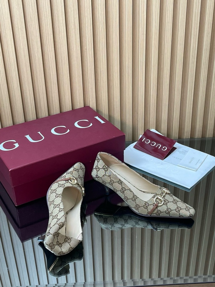GUCCI HORSEBIT GG CANVAS POINTED TOE KITTEN HEEL PUMPS