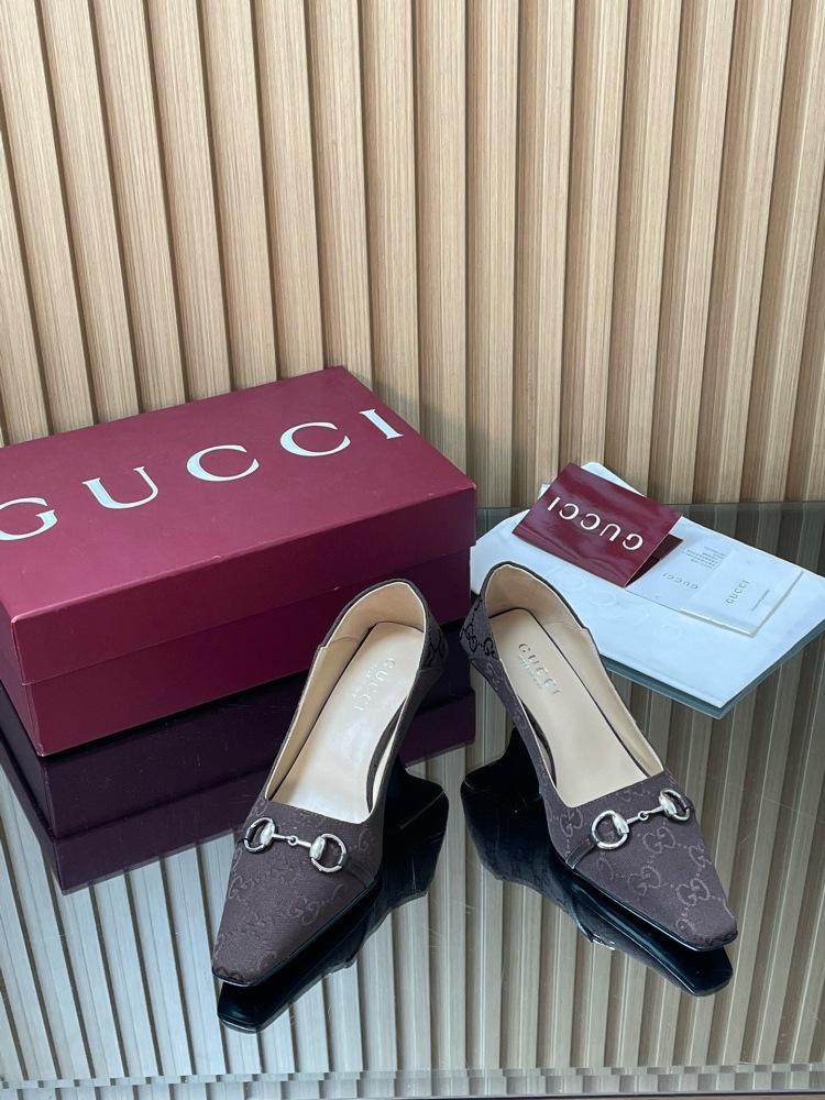 GUCCI HORSEBIT GG CANVAS POINTED TOE KITTEN HEEL PUMPS