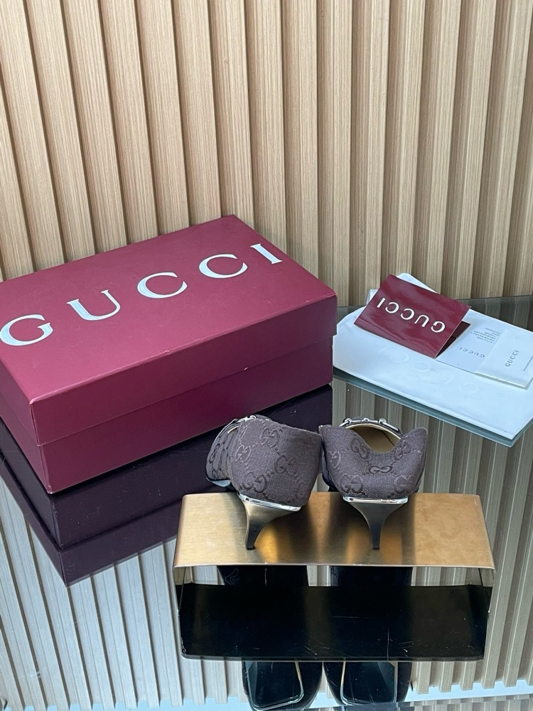 GUCCI HORSEBIT GG CANVAS POINTED TOE KITTEN HEEL PUMPS