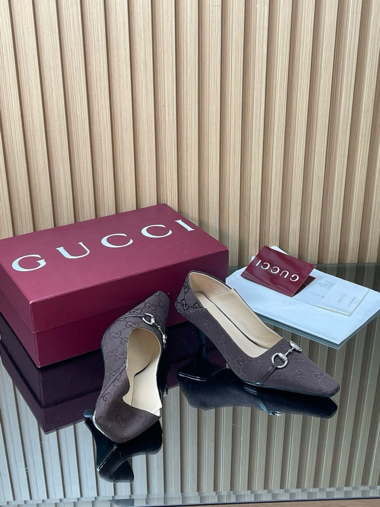 GUCCI HORSEBIT GG CANVAS POINTED TOE KITTEN HEEL PUMPS