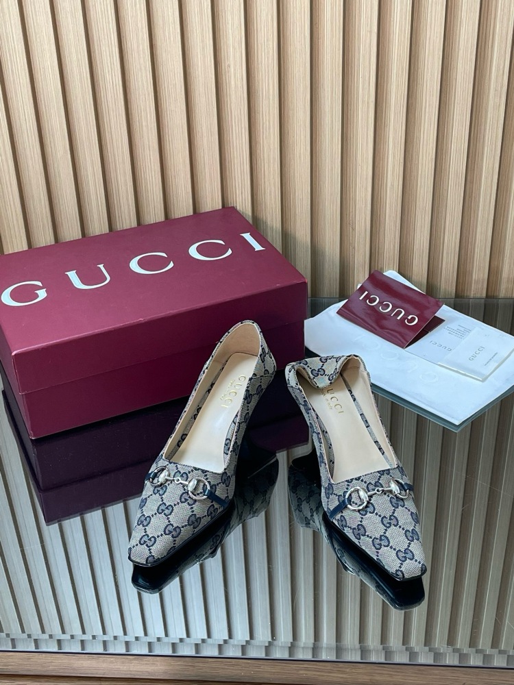 GUCCI HORSEBIT GG CANVAS POINTED TOE KITTEN HEEL PUMPS