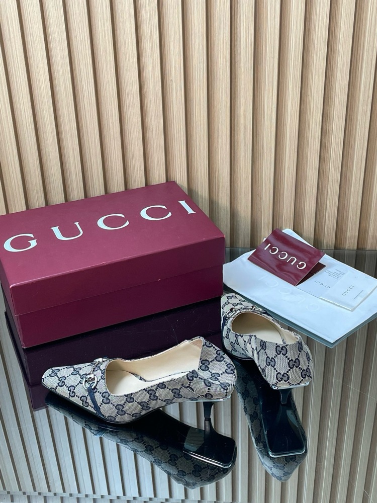 GUCCI HORSEBIT GG CANVAS POINTED TOE KITTEN HEEL PUMPS