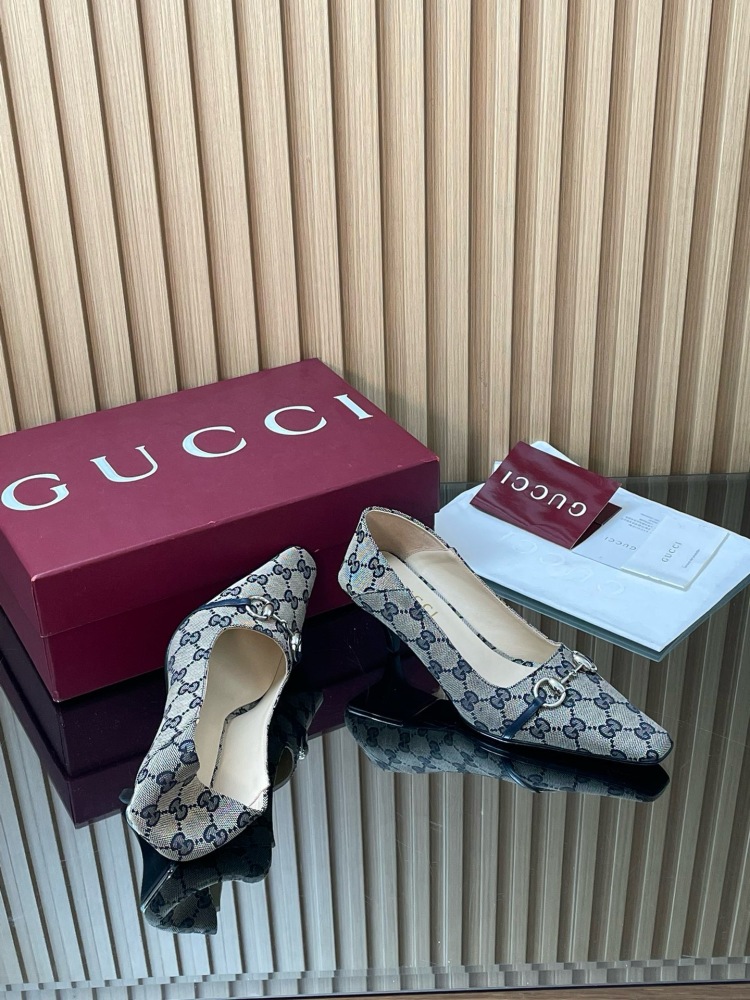 GUCCI HORSEBIT GG CANVAS POINTED TOE KITTEN HEEL PUMPS