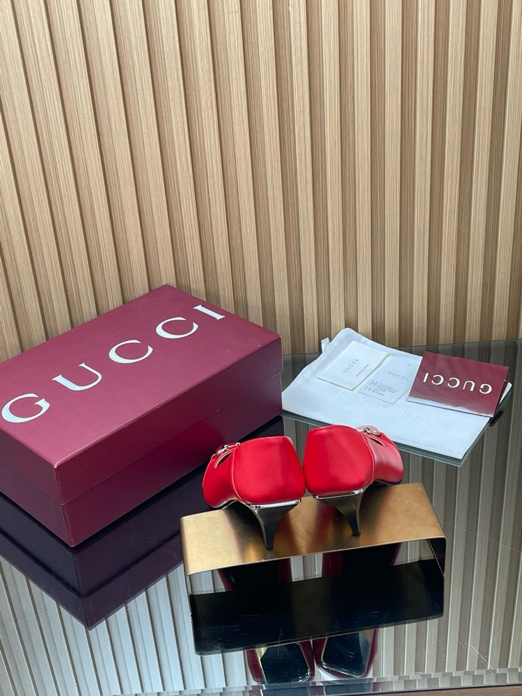 GUCCI HORSEBIT LEATHER POINTED TOE KITTEN HEEL PUMPS