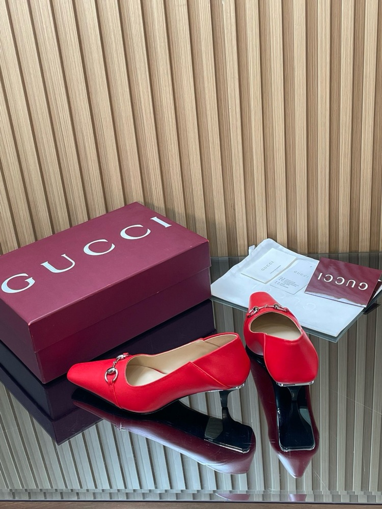 GUCCI HORSEBIT LEATHER POINTED TOE KITTEN HEEL PUMPS