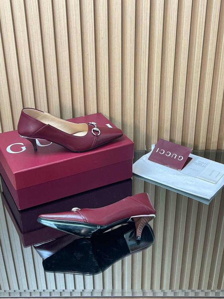 GUCCI HORSEBIT LEATHER POINTED TOE KITTEN HEEL PUMPS
