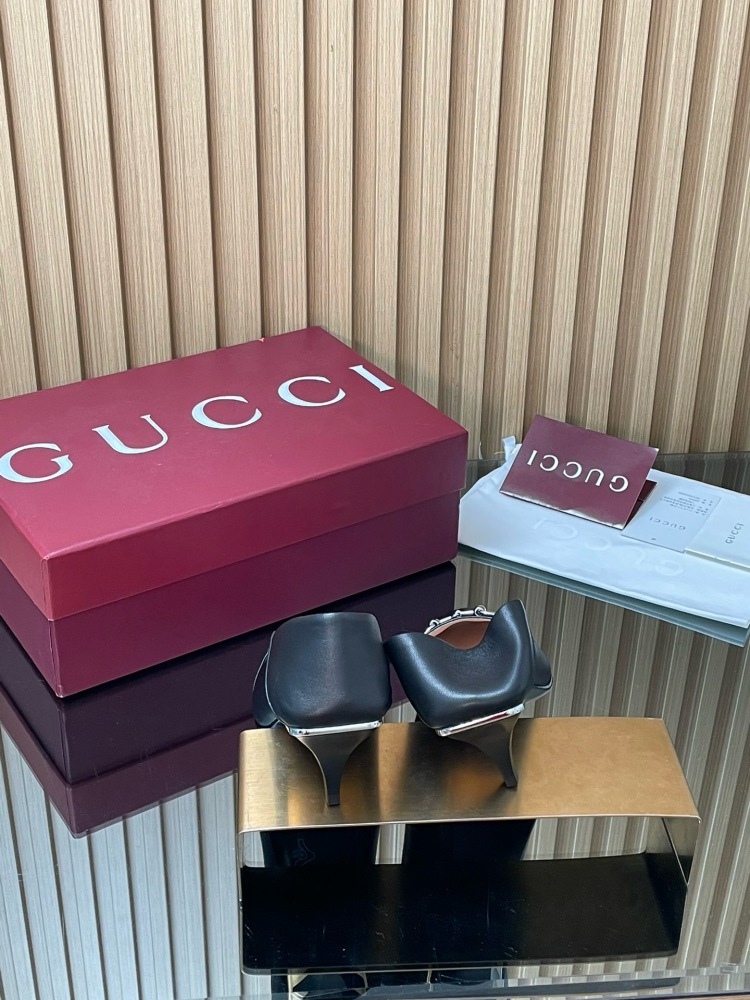 GUCCI HORSEBIT LEATHER POINTED TOE KITTEN HEEL PUMPS