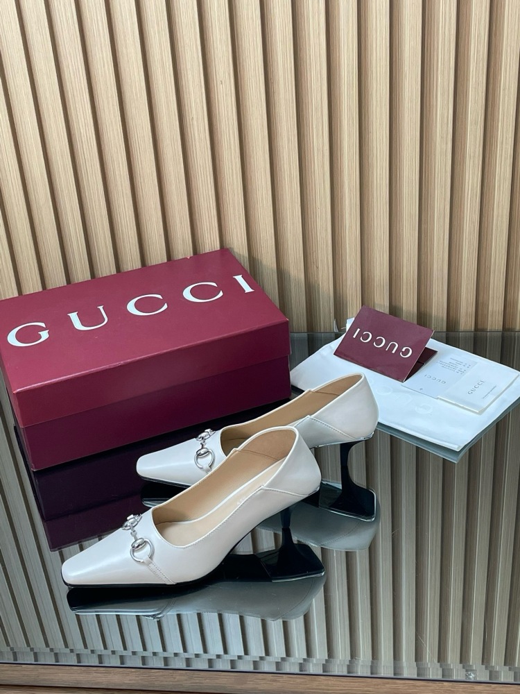 GUCCI HORSEBIT LEATHER POINTED TOE KITTEN HEEL PUMPS