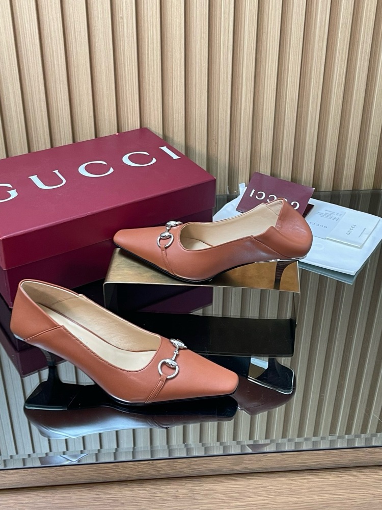 GUCCI HORSEBIT LEATHER POINTED TOE KITTEN HEEL PUMPS