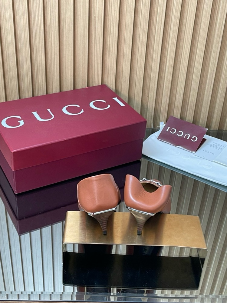 GUCCI HORSEBIT LEATHER POINTED TOE KITTEN HEEL PUMPS