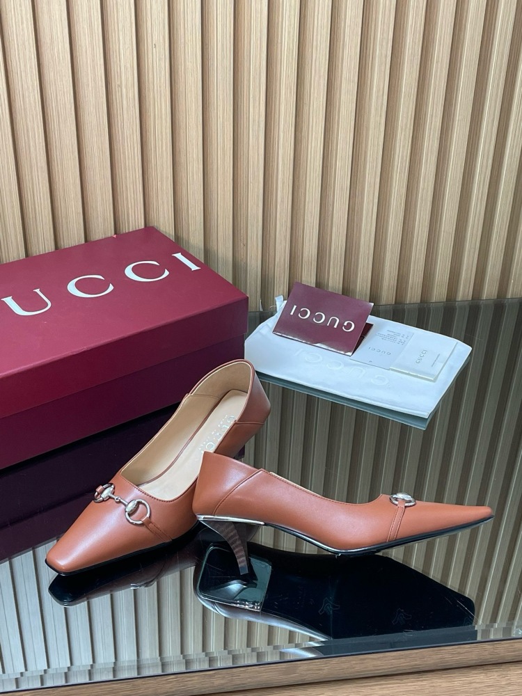 GUCCI HORSEBIT LEATHER POINTED TOE KITTEN HEEL PUMPS
