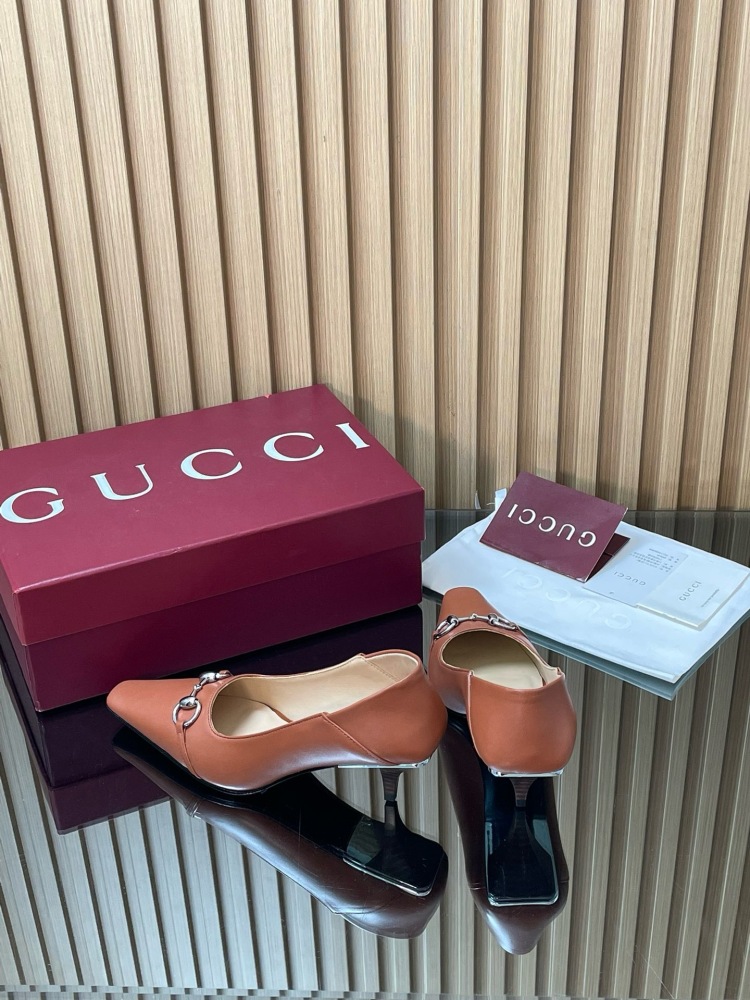 GUCCI HORSEBIT LEATHER POINTED TOE KITTEN HEEL PUMPS
