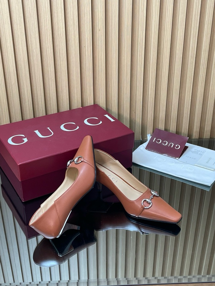 GUCCI HORSEBIT LEATHER POINTED TOE KITTEN HEEL PUMPS