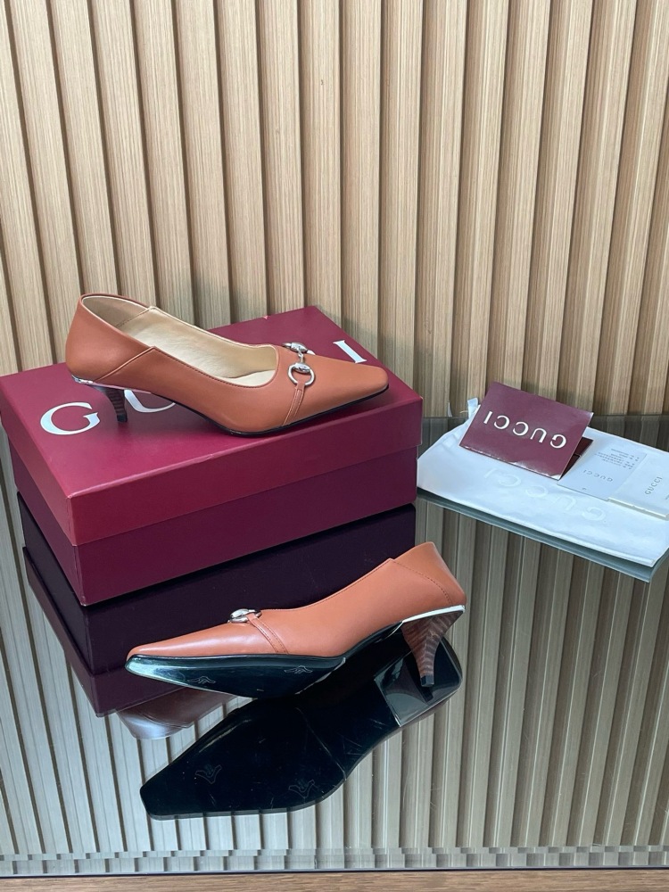GUCCI HORSEBIT LEATHER POINTED TOE KITTEN HEEL PUMPS