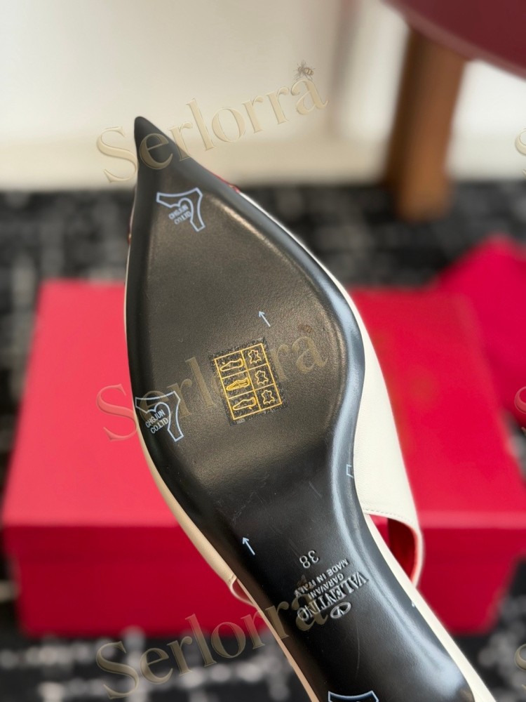 VALENTINO GARAVANI NUDE LEATHER RED LINING METAL LOGO POINTED-TOE KITTEN HEEL SLINGBACK PUMPS