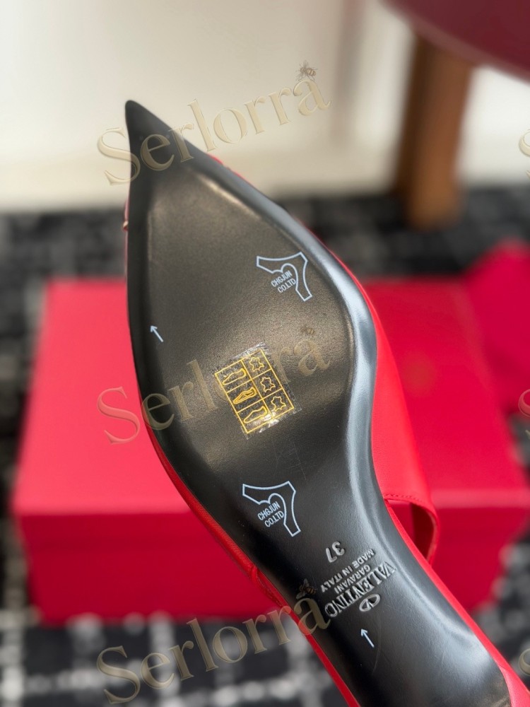 VALENTINO GARAVANI NUDE LEATHER RED LINING METAL LOGO POINTED-TOE KITTEN HEEL SLINGBACK PUMPS
