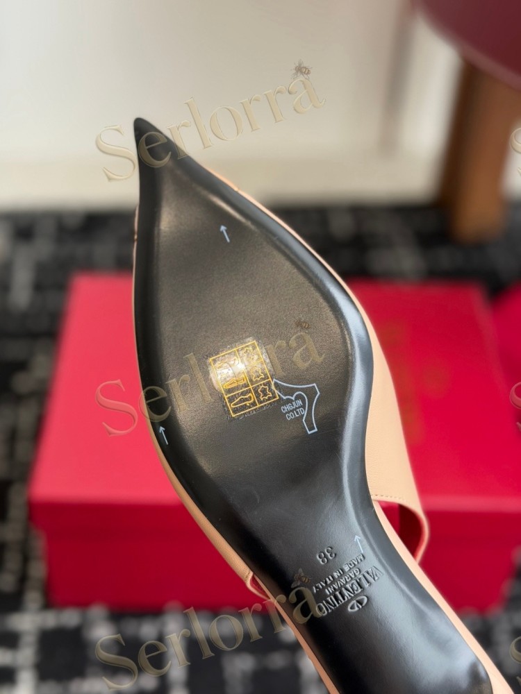 VALENTINO GARAVANI NUDE LEATHER RED LINING METAL LOGO POINTED-TOE KITTEN HEEL SLINGBACK PUMPS