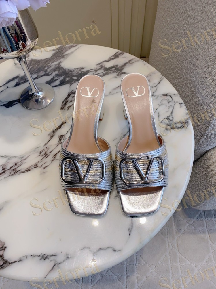 VALENTINO  PLEATED METALLIC LEATHER V‑LOGO BLOCK‑HEEL MULE SLIDES