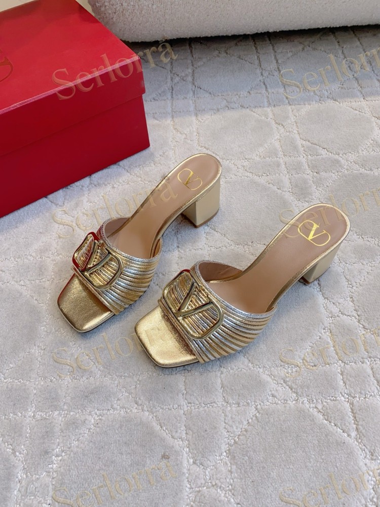 VALENTINO  PLEATED METALLIC LEATHER V‑LOGO BLOCK‑HEEL MULE SLIDES