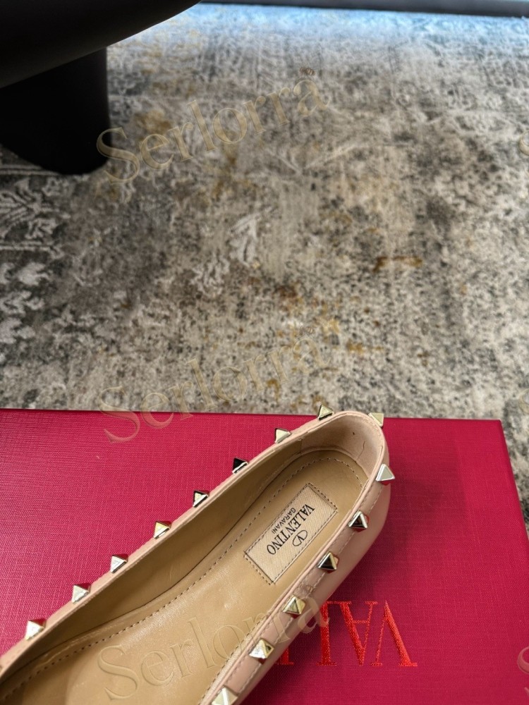 VALENTINO GARAVANI ROCKSTUD BOW PATENT LEATHER BALLET FLATS