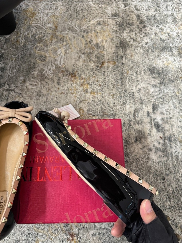 VALENTINO GARAVANI ROCKSTUD BOW PATENT LEATHER BALLET FLATS