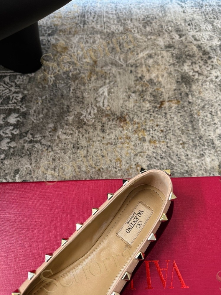 VALENTINO GARAVANI ROCKSTUD BOW PATENT LEATHER BALLET FLATS