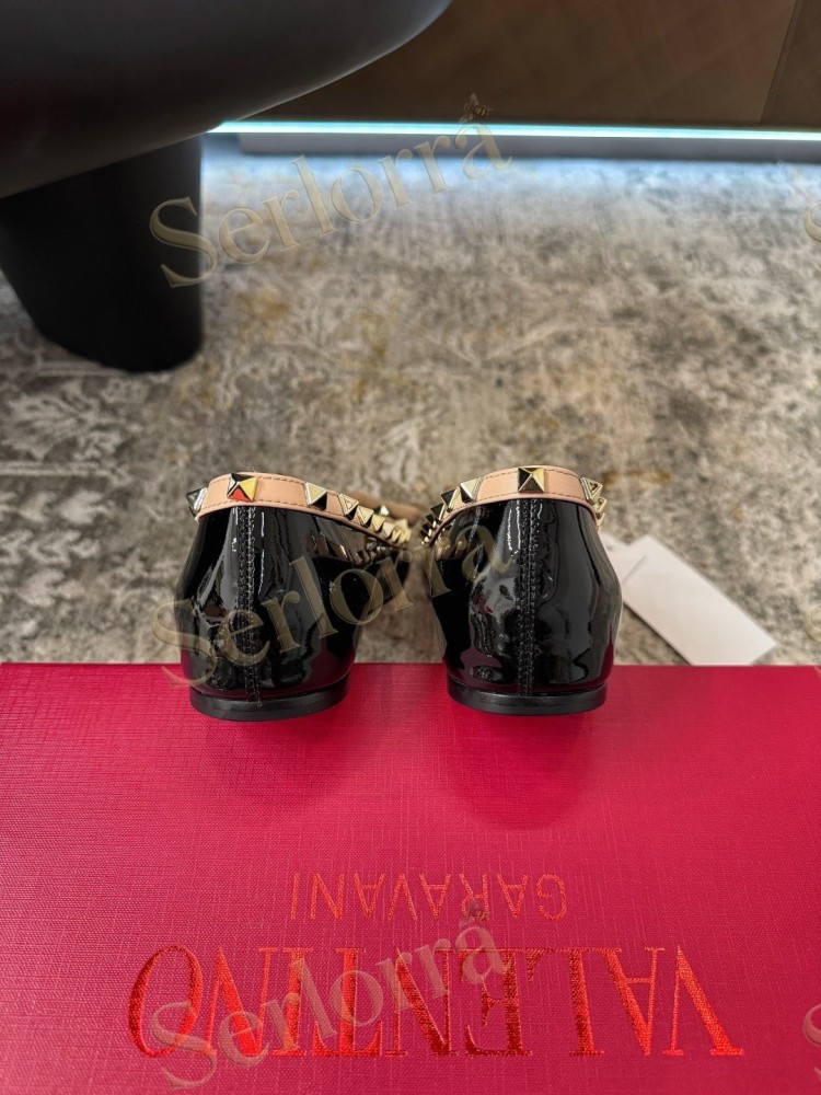 VALENTINO GARAVANI ROCKSTUD BOW PATENT LEATHER BALLET FLATS