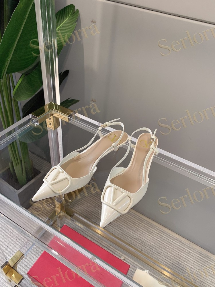 VALENTINO GARAVANI VLOGO SIGNATURE IVORY PATENT LEATHER SLINGBACK KITTEN‑HEEL PUMPS