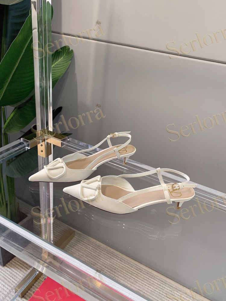 VALENTINO GARAVANI VLOGO SIGNATURE IVORY PATENT LEATHER SLINGBACK KITTEN‑HEEL PUMPS
