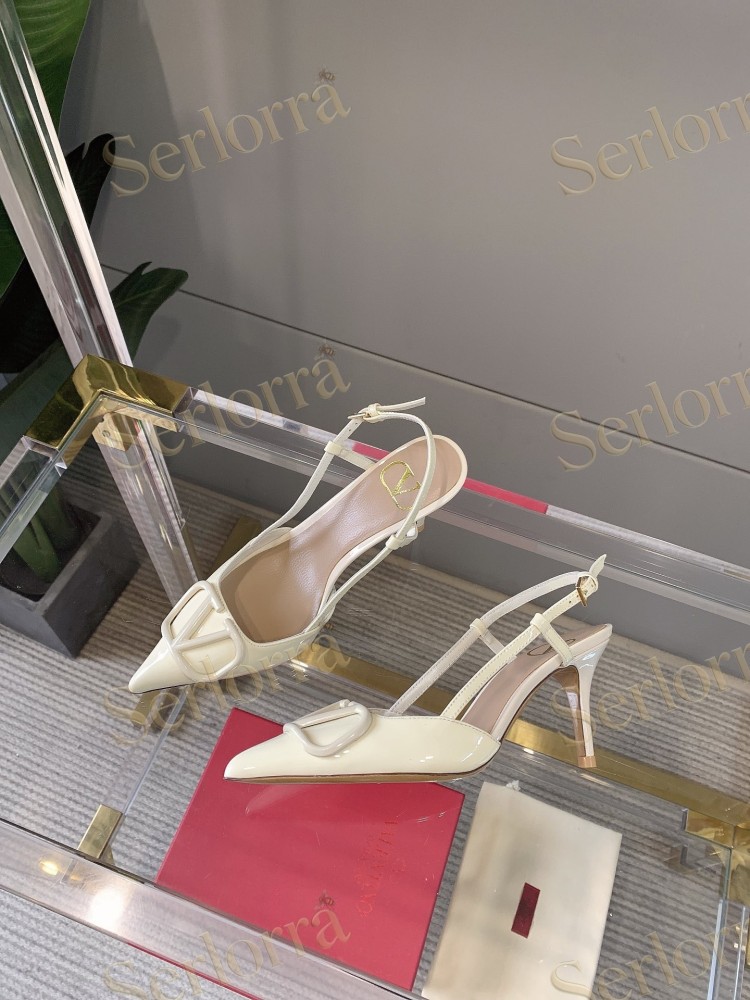 VALENTINO GARAVANI VLOGO SIGNATURE IVORY PATENT LEATHER SLINGBACK KITTEN‑HEEL PUMPS