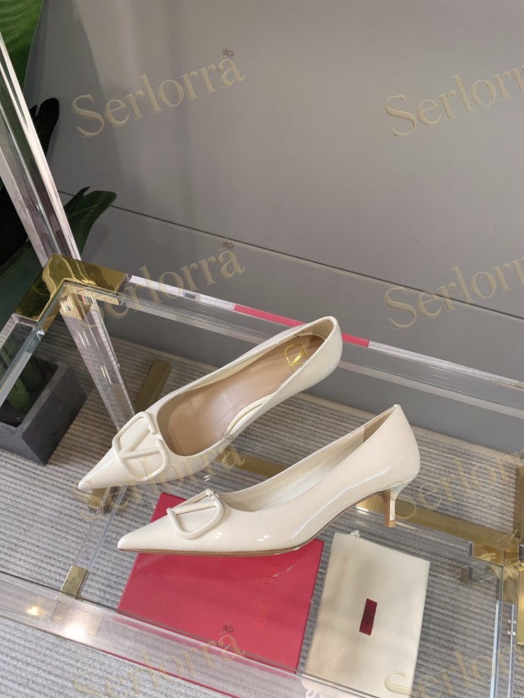 VALENTINO GARAVANI VLOGO SIGNATURE PATENT LEATHER POINTED‑TOE PUMPS