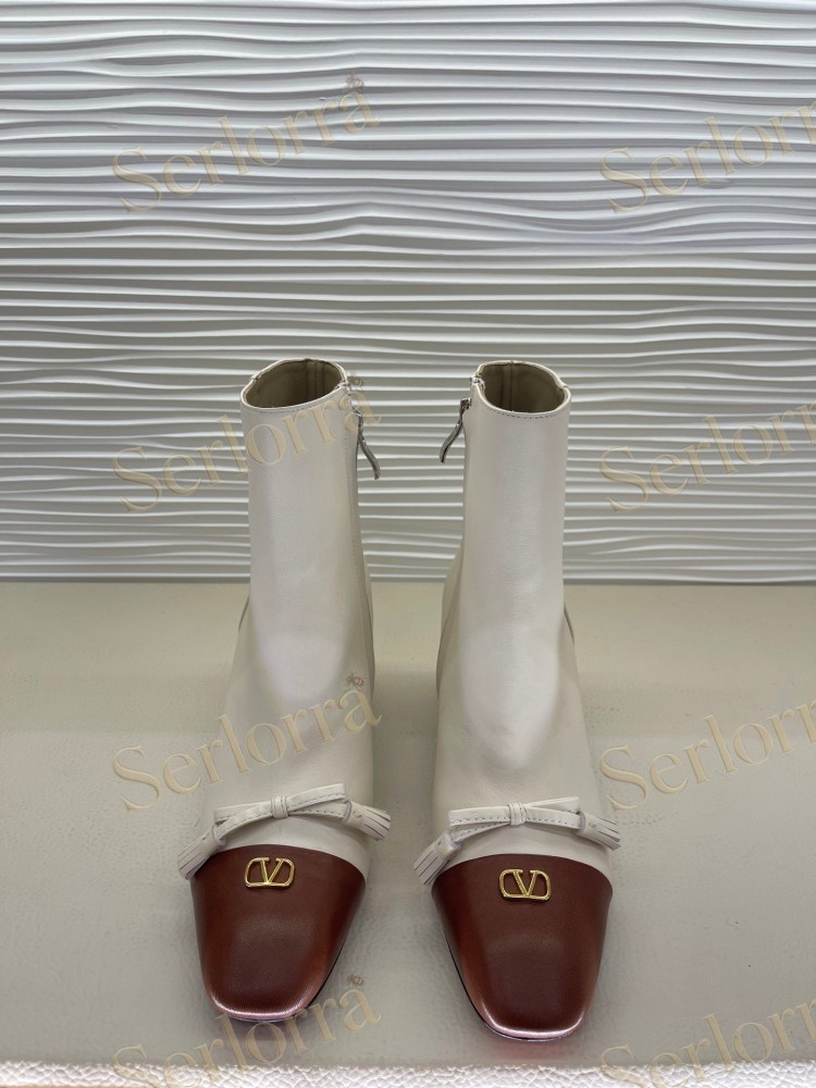 VALENTINO GARAVANI TWO‑TONE LEATHER BOW V‑LOGO BLOCK‑HEEL ANKLE BOOTS