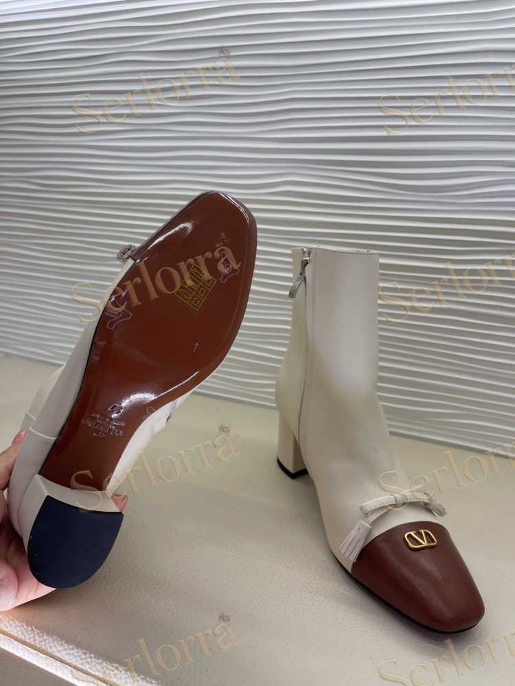VALENTINO GARAVANI TWO‑TONE LEATHER BOW V‑LOGO BLOCK‑HEEL ANKLE BOOTS