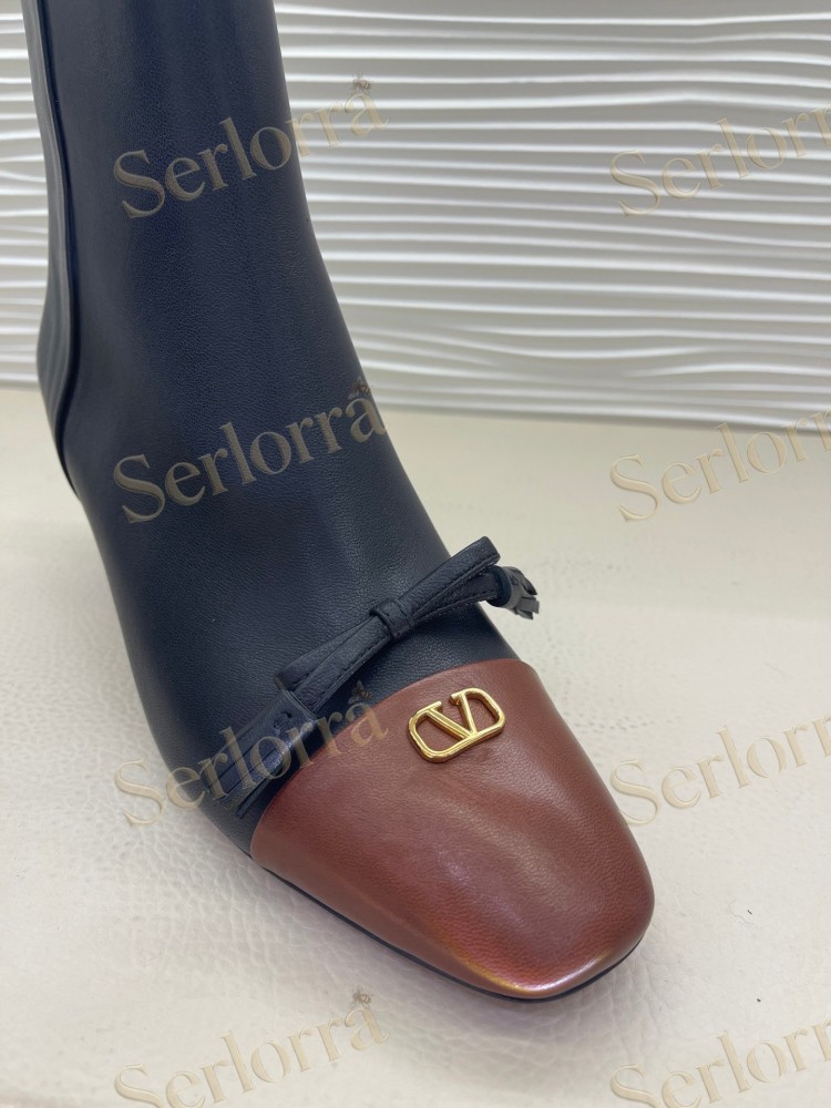 VALENTINO GARAVANI TWO‑TONE LEATHER BOW V‑LOGO BLOCK‑HEEL ANKLE BOOTS