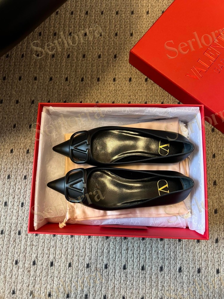 VALENTINO GARAVANI VLOGO POINT-TOE FLATS