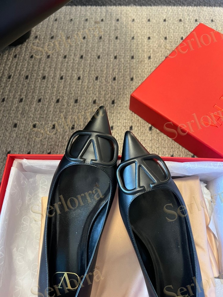 VALENTINO GARAVANI VLOGO POINT-TOE FLATS